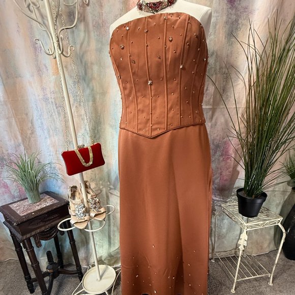 📌Modern Maids  Richly Beaded Strapless Prom - Ball - Formal Gown Size: 26 - Picture 1 of 16